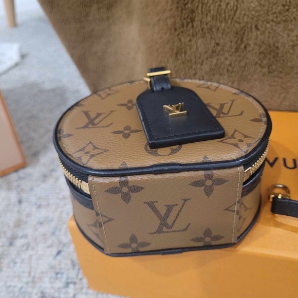 LOUIS VUITTON
2023 Monogram Reverse Mini Boite Chapeau - Picture 13 of 13